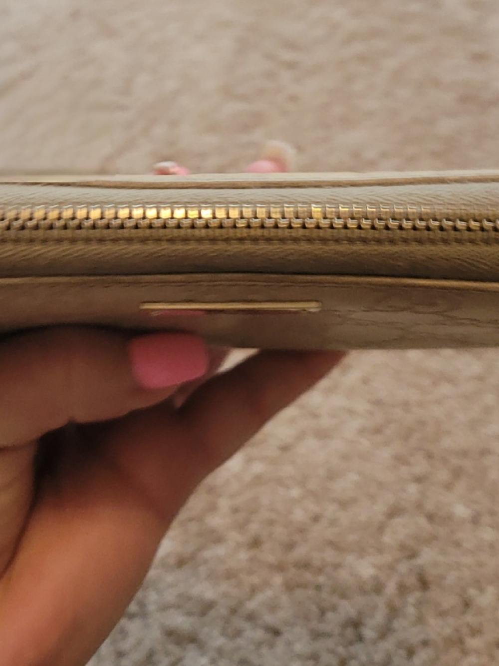 Gucci Beige Guccissima Leather
Zip-Around Wallet - Picture 6 of 15